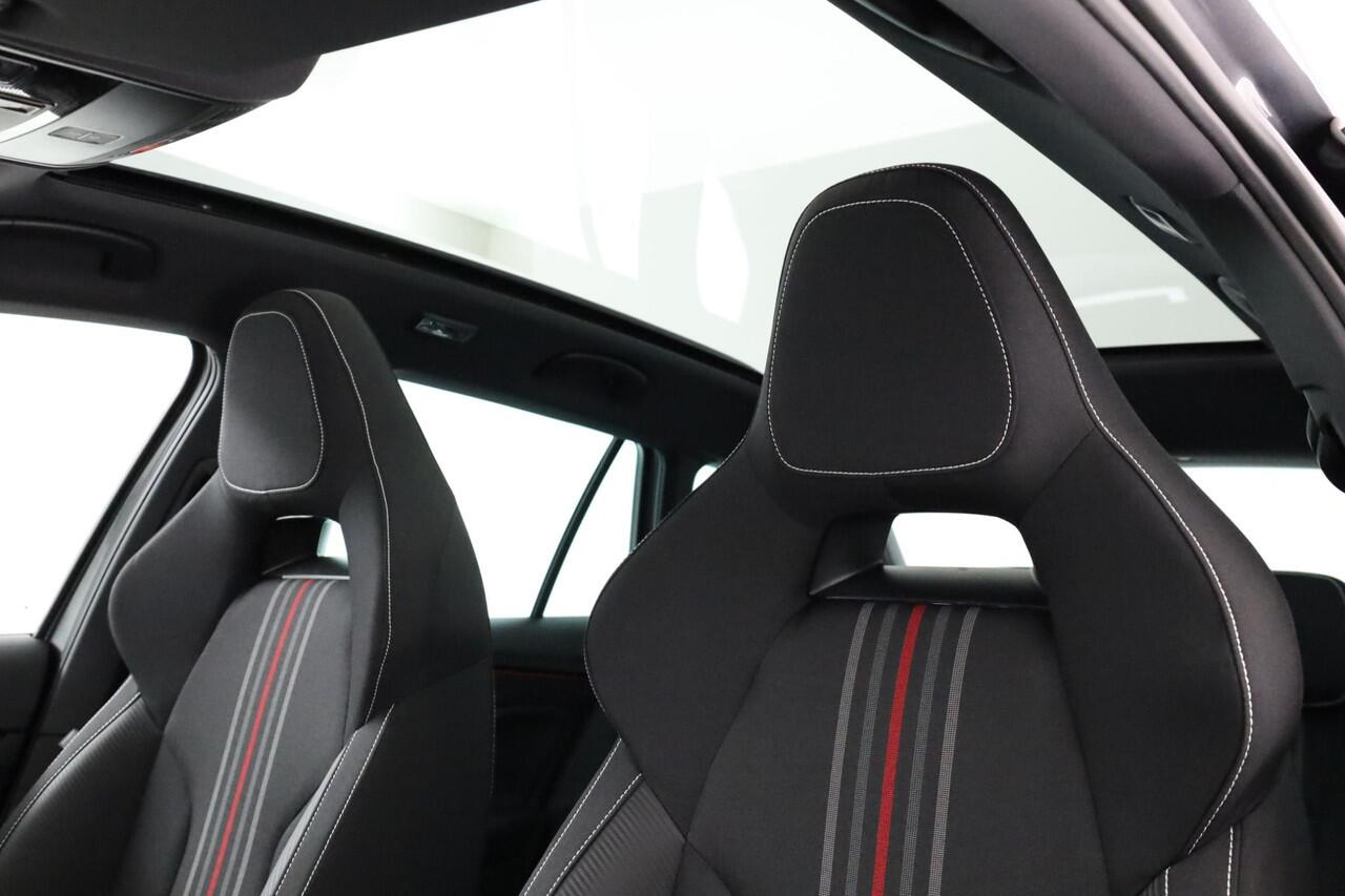 Skoda Kamiq Monte Carlo 1.0 TSI 85 kW / 115 pk | Panoramadak | Camera | Stoelverwarming | 18 inch | Keyless Entry | Elektrische Kofferklep | Draadloos Apple Carplay/Android Auto