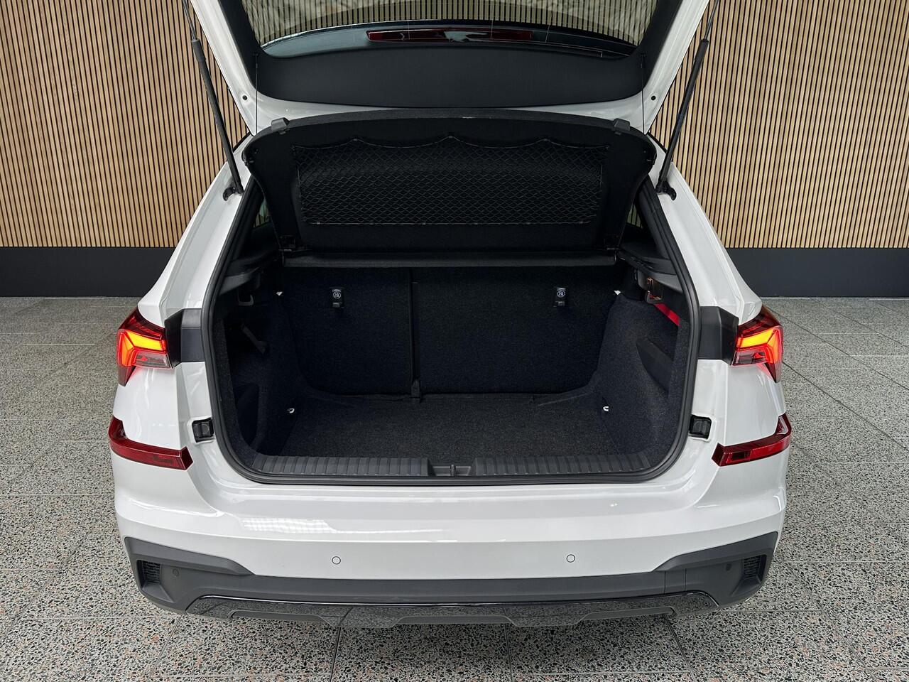 Skoda Kamiq 1.0 TSI Monte Carlo Pano | Carplay | Camera