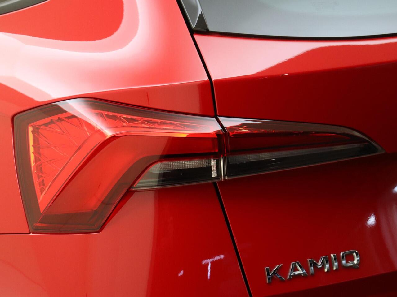 Skoda Kamiq 1.0 TSI Business Edition | Achteruitrijcamera | Parkeerassistent | Dodehoek detectie | Adaptieve cruise control | CarPlay | Stoelverwarming | Navigatie |