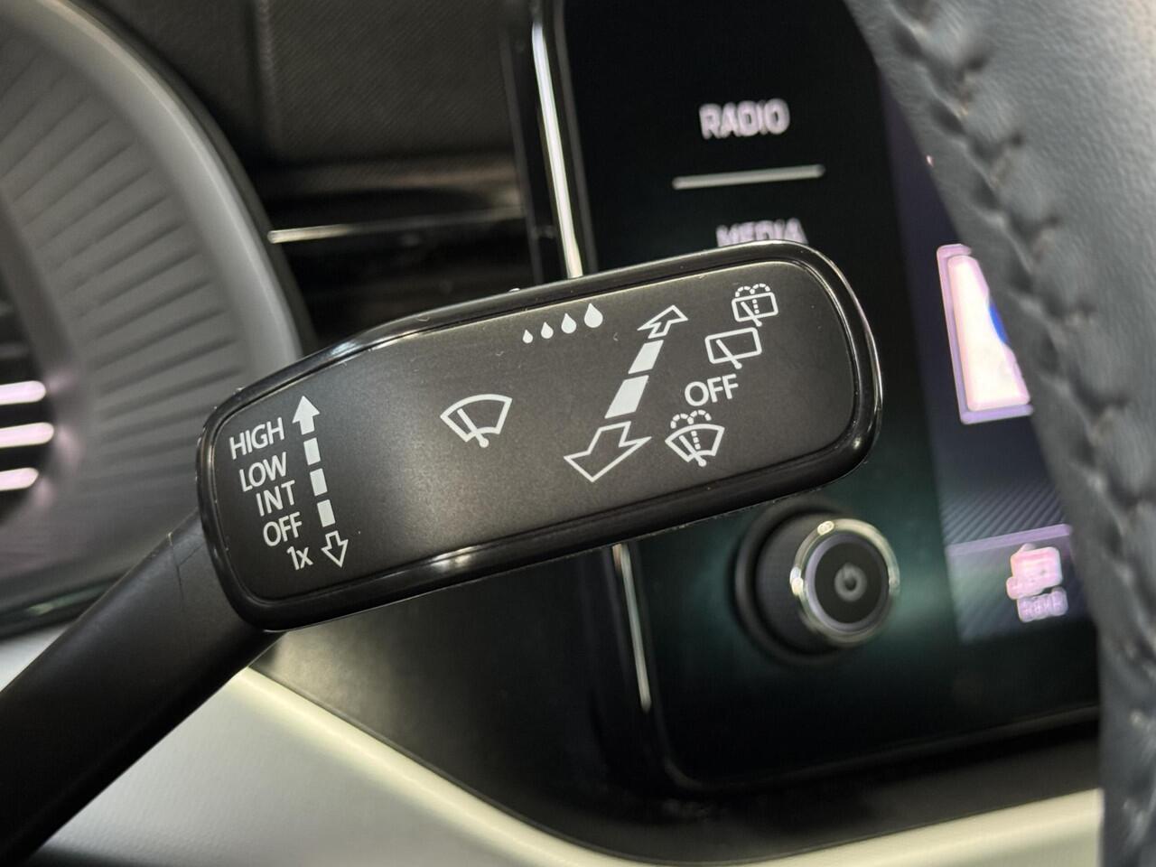 Skoda Kamiq 1.0 TSI Ambition | ¤ 1.000 INRUILPREMIE | Cruise | Clima | Camera | PDC achter | Carplay | LM velgen ( Vestiging - Vianen )