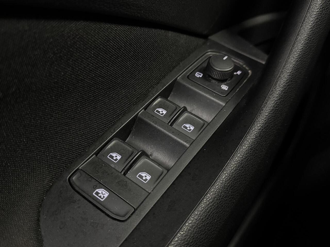 Skoda Kamiq 1.0 TSI Ambition | ¤ 1.000 INRUILPREMIE | Cruise | Clima | Camera | PDC achter | Carplay | LM velgen ( Vestiging - Vianen )