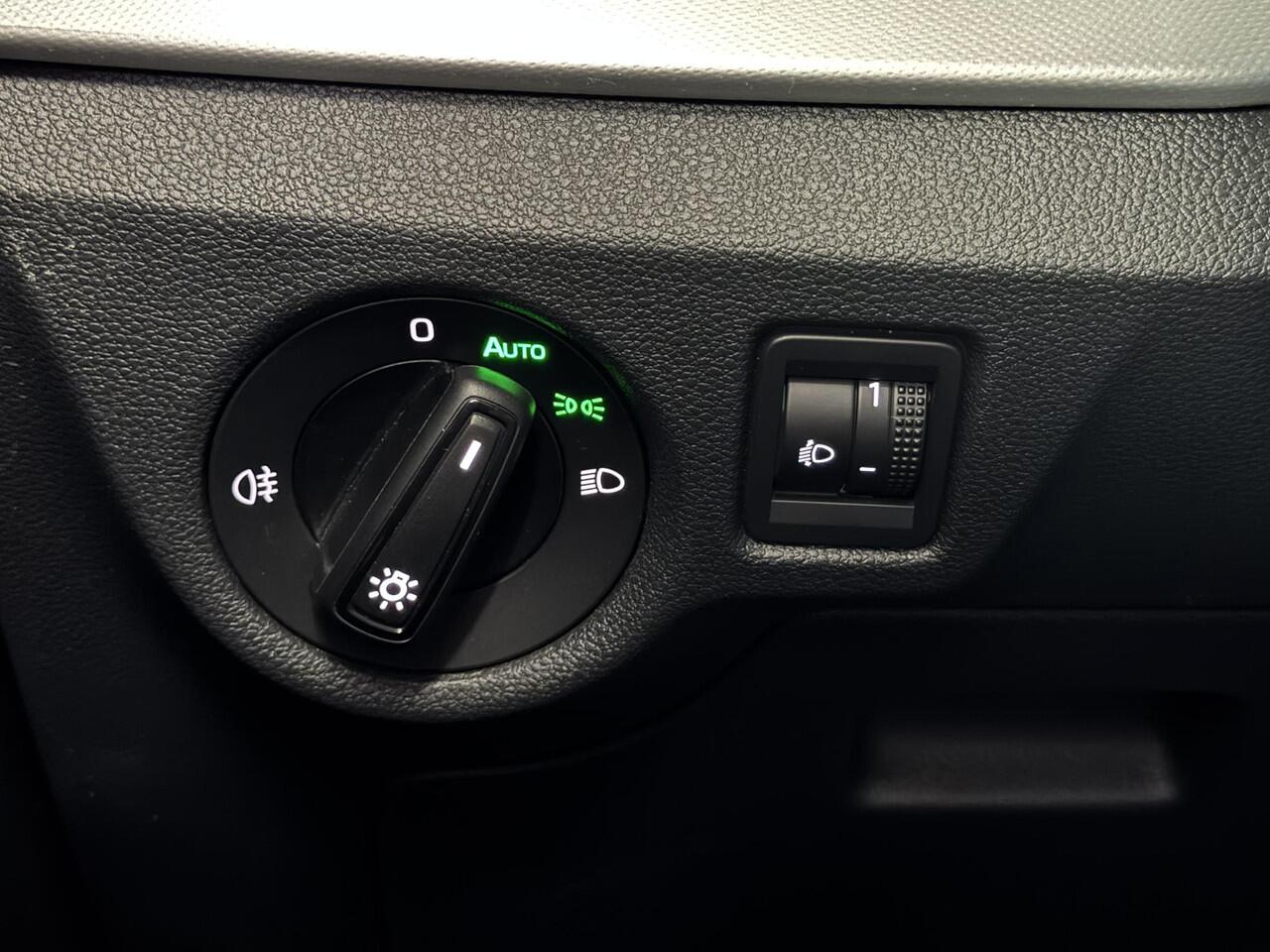 Skoda Kamiq 1.0 TSI Ambition | ¤ 1.000 INRUILPREMIE | Cruise | Clima | Camera | PDC achter | Carplay | LM velgen ( Vestiging - Vianen )