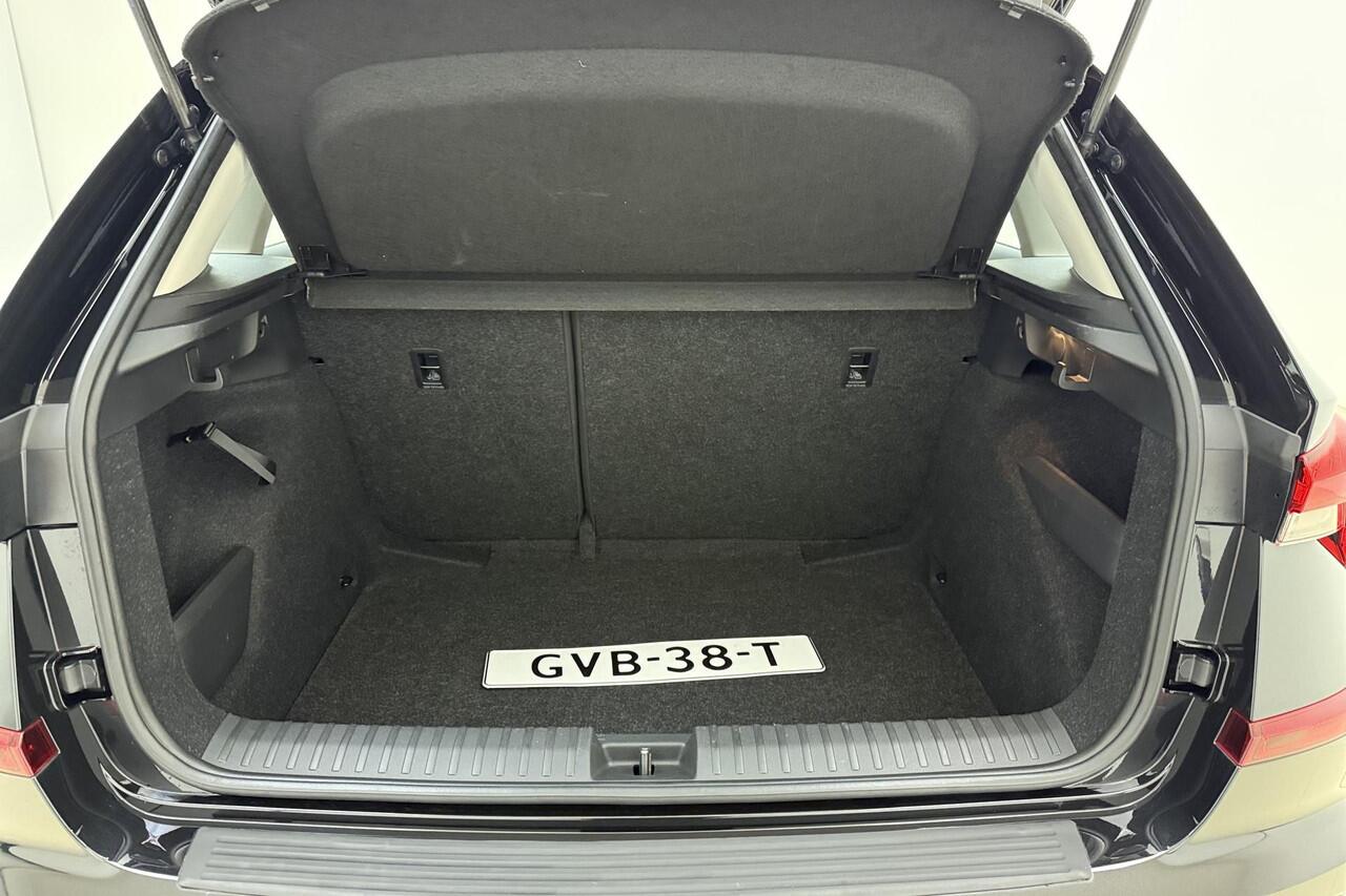 Skoda Kamiq 1.0 TSI Selection | Navigatie via Carplay | Climate control | Trekhaak | Draadloze telefoonlader | Lichtmetalen velgen | Weinig kilometers