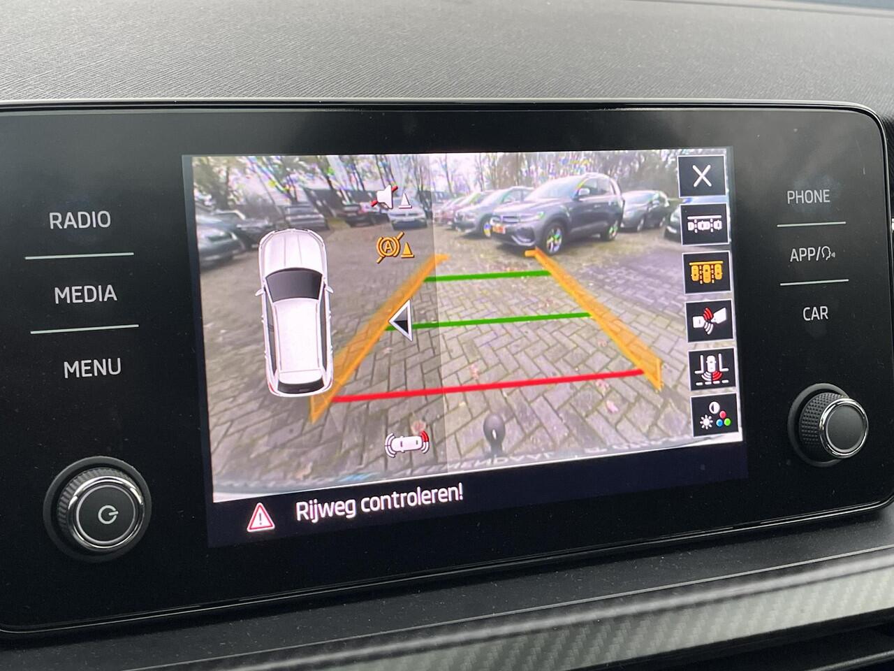 Skoda Kamiq 1.5 TSi DSG ACT Monte Carlo | PANORAMADAK | EL. TREKHAAK | STANDKACHEL|