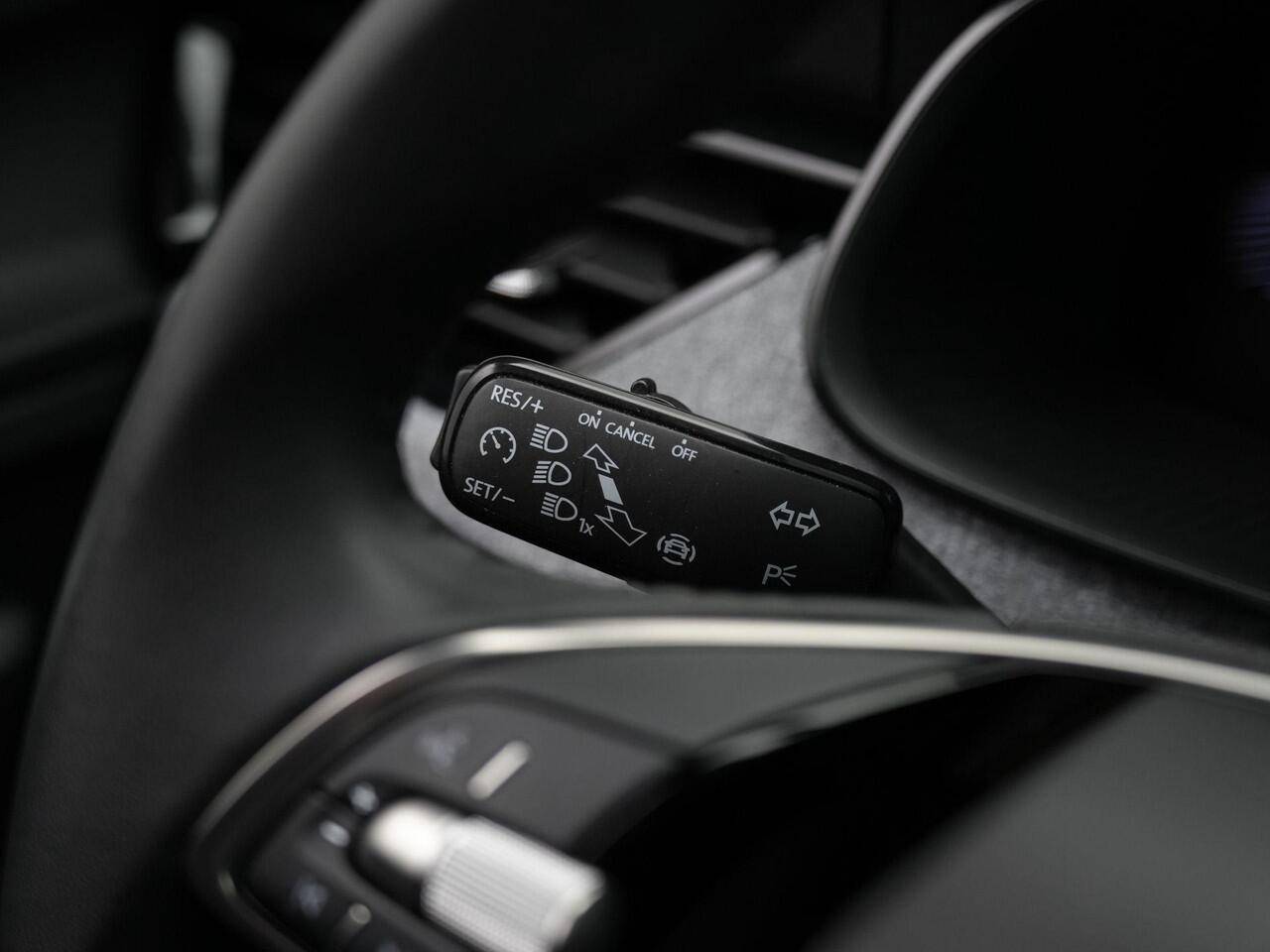 Skoda Kamiq 1.0 TSI 115 pk Selection | Parkeersensoren achter | Carplay | Virtual Cockpit | Sportonderstel