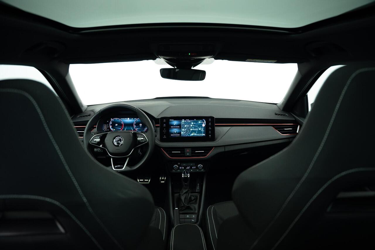 Skoda Kamiq 1.0 TSI Monte Carlo |Glazen Dak|Camera|ACC|Stoelverwarming|Stuurverwarming|Dodehoek|