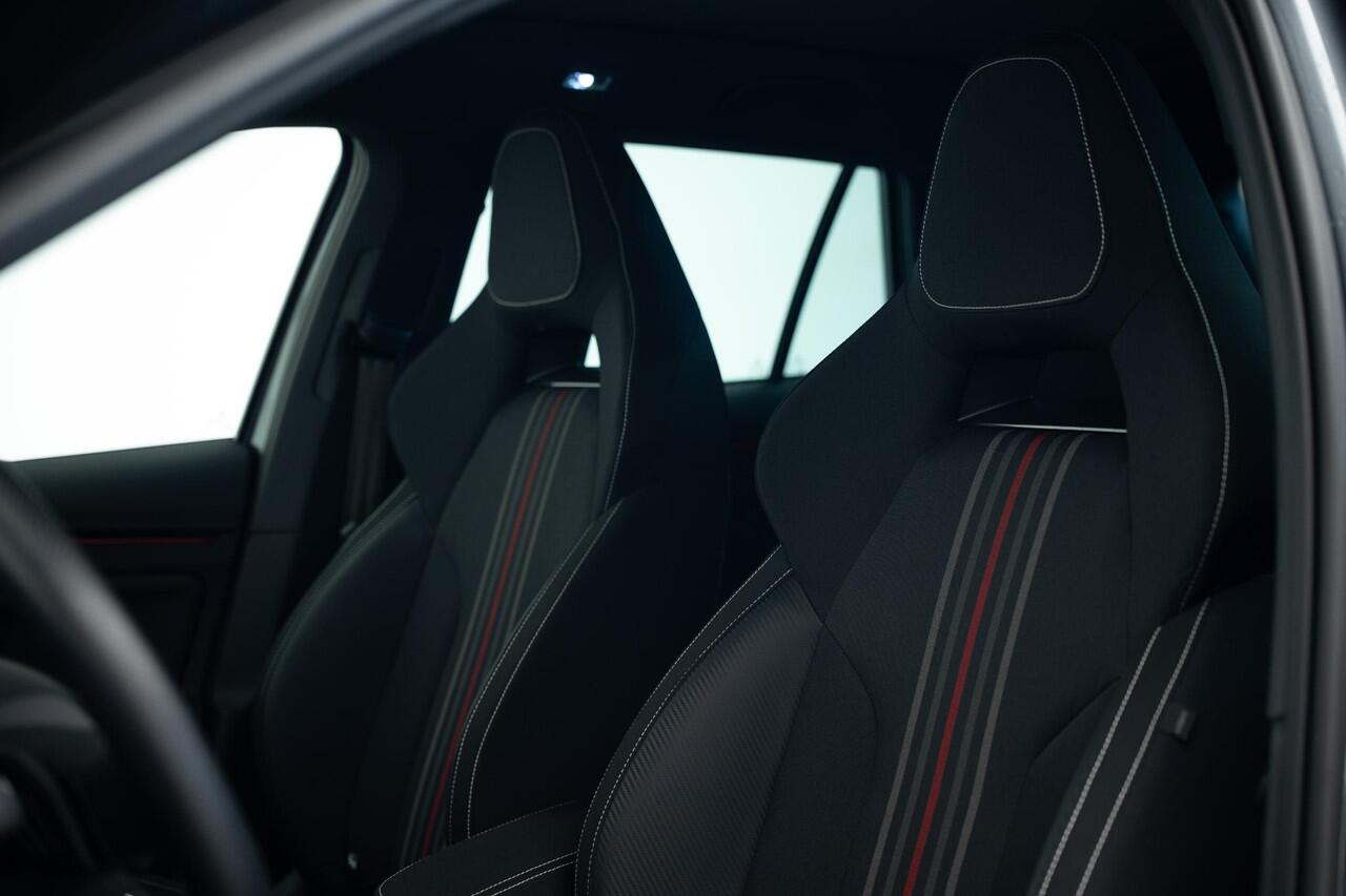 Skoda Kamiq 1.0 TSI Monte Carlo |Glazen Dak|Camera|ACC|Stoelverwarming|Stuurverwarming|Dodehoek|