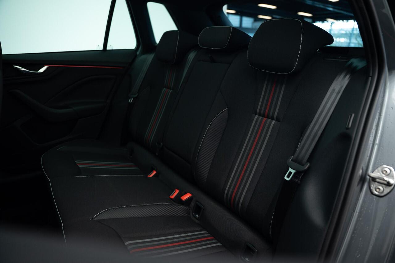 Skoda Kamiq 1.0 TSI Monte Carlo |Glazen Dak|Camera|ACC|Stoelverwarming|Stuurverwarming|Dodehoek|