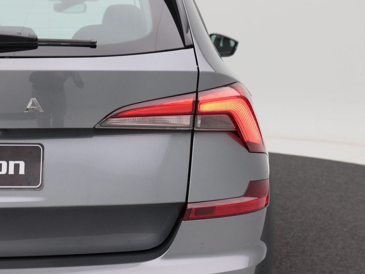 Skoda Kamiq Selection 1.0 TSI 115 PK | Trekhaak | Cruise control | Parkeersensoren | Airco automatisch