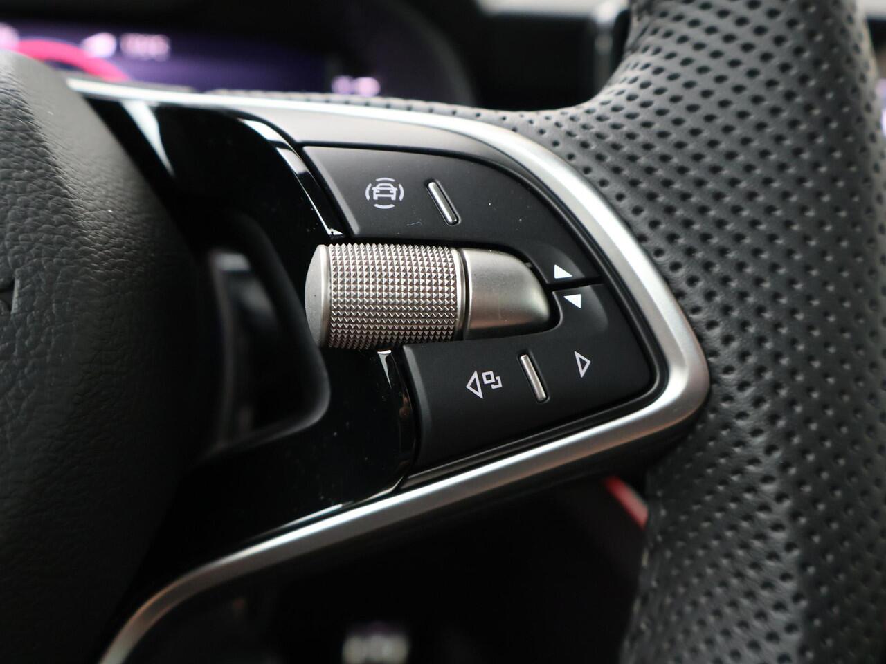 Skoda Kamiq Monte Carlo 1.0 TSI 115 PK 6 versn. Hand | Panorama dak | LED matrix | 17" lichtmetalen velgen | Camera |