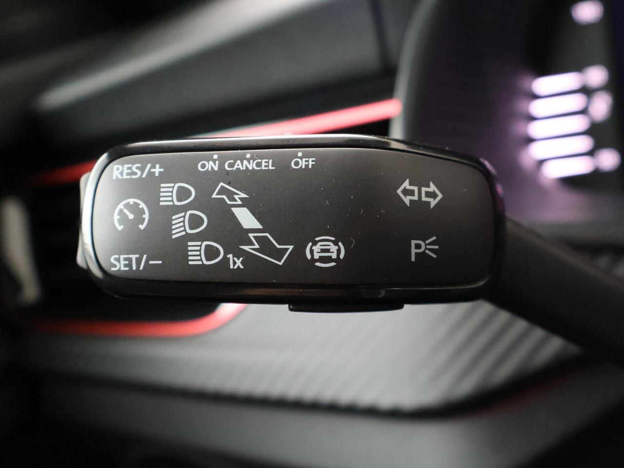 Skoda Kamiq Monte Carlo 1.0 TSI 115 PK 6 versn. Hand | Panorama dak | LED matrix | 17" lichtmetalen velgen | Camera |