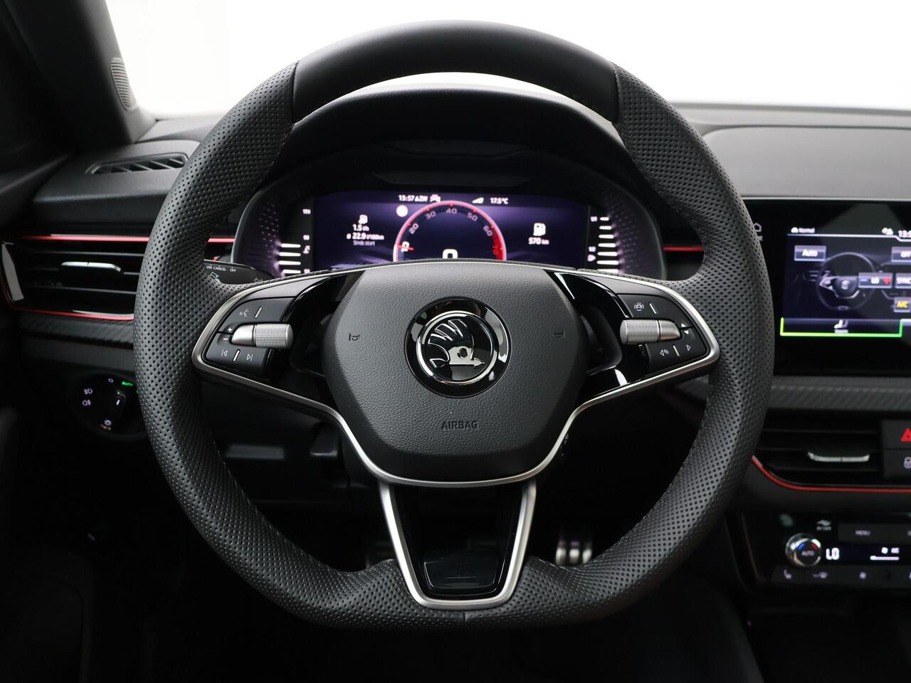 Skoda Kamiq Monte Carlo 1.0 TSI 115 PK 6 versn. Hand | Panorama dak | LED matrix | 17" lichtmetalen velgen | Camera |