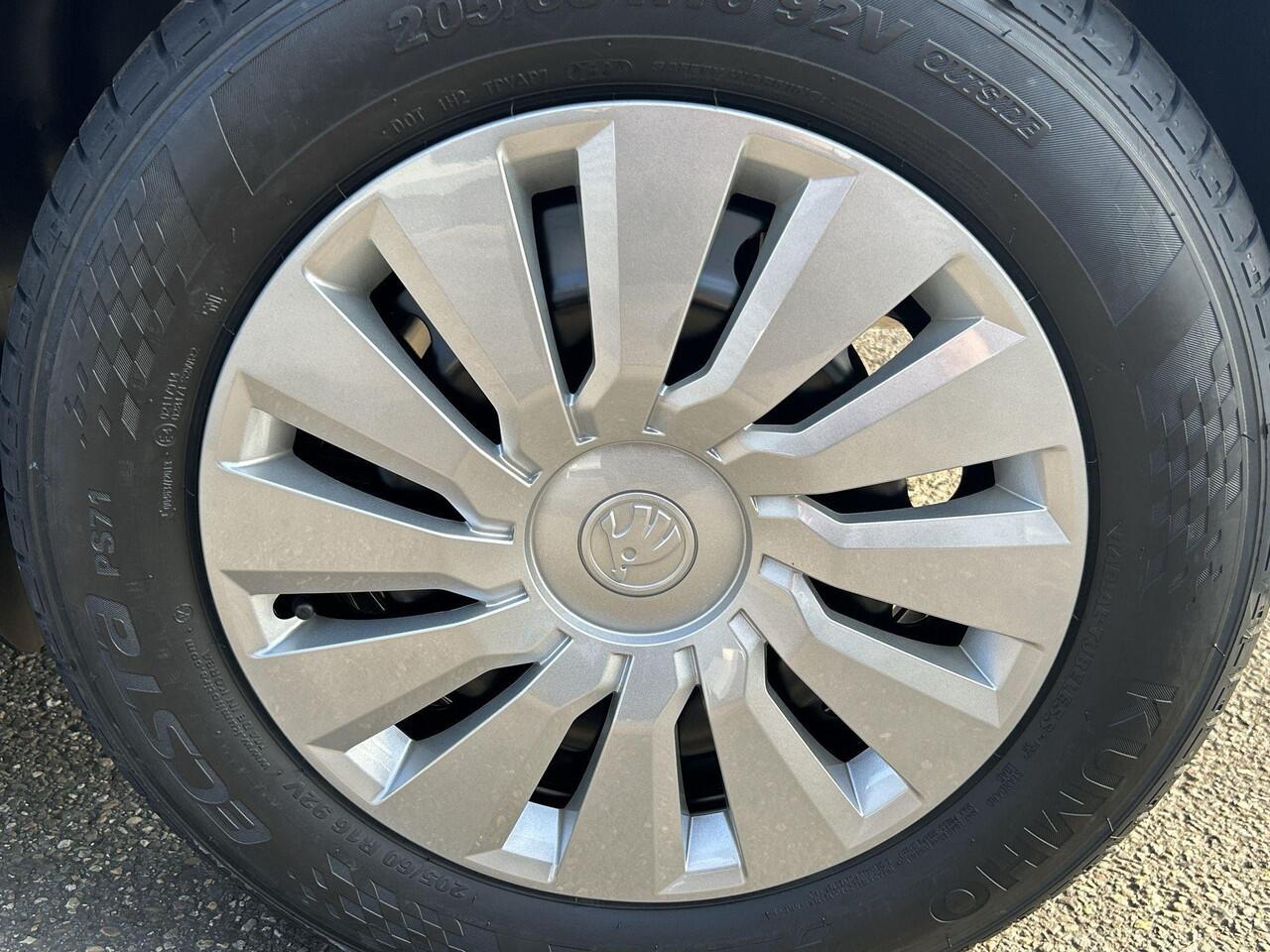 Skoda Kamiq Essence 1.0 TSI 85 kW / 115 PK SUV 6 versn. Hand | Privatelease 329,- PER MAAND!! | 4000,- Euro inruilpremie!!