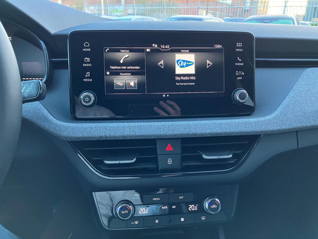 Skoda Kamiq Selection 1.0 TSI 85 kW / 115 PK SUV 6 versn. Hand | Trekhaak | Inruilpremie 3000,- | Privatelease 372,- Per maand!!