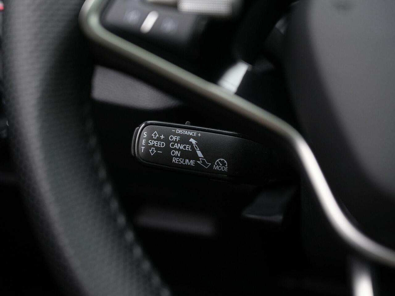 Skoda Kamiq 1.0 TSI 115 pk DSG Monte Carlo | Panoramadak | Adaptief onderstel | Matrix LED | Stuur-/stoelverwarming | Achteruitrijcamera