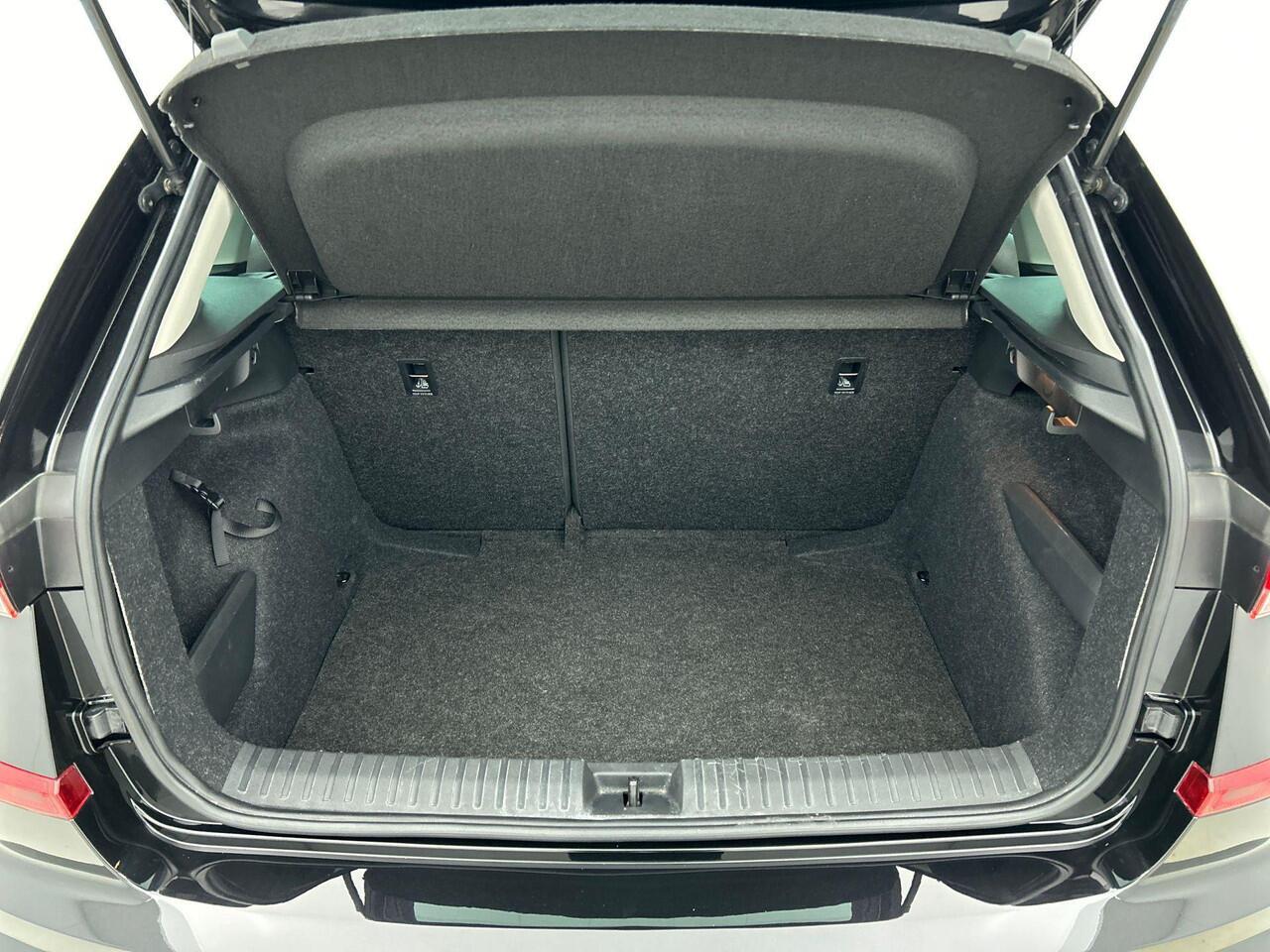 Skoda Kamiq 1.0 TSI Business Edition DSG | Navigatie | Climate control | Cruise control | LED | Keyless | Achteruitrijcamera | Parkeersensoren | Apple Carplay/ Android Auto | Radio