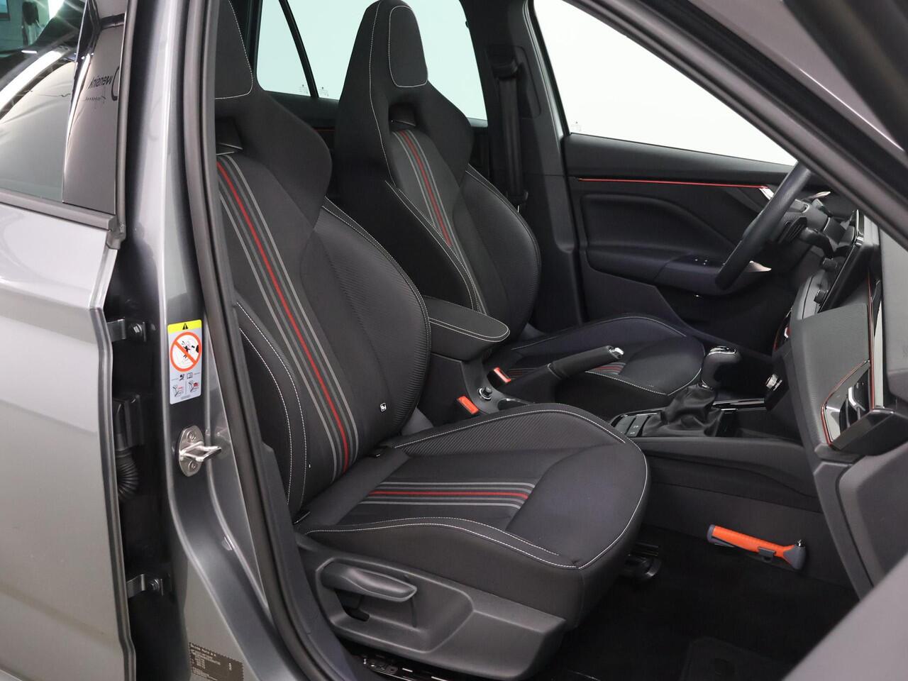 Skoda Kamiq 1.0 TSI Monte Carlo | NL Auto | LED | Navigatie | Digitaal Dashboard | Apple CarPlay/Android Auto | Sportstoelen | Camera | Stoelverwarming | Adaptieve Cruise Control | Panoramadak | Ele. kofferdeksel |