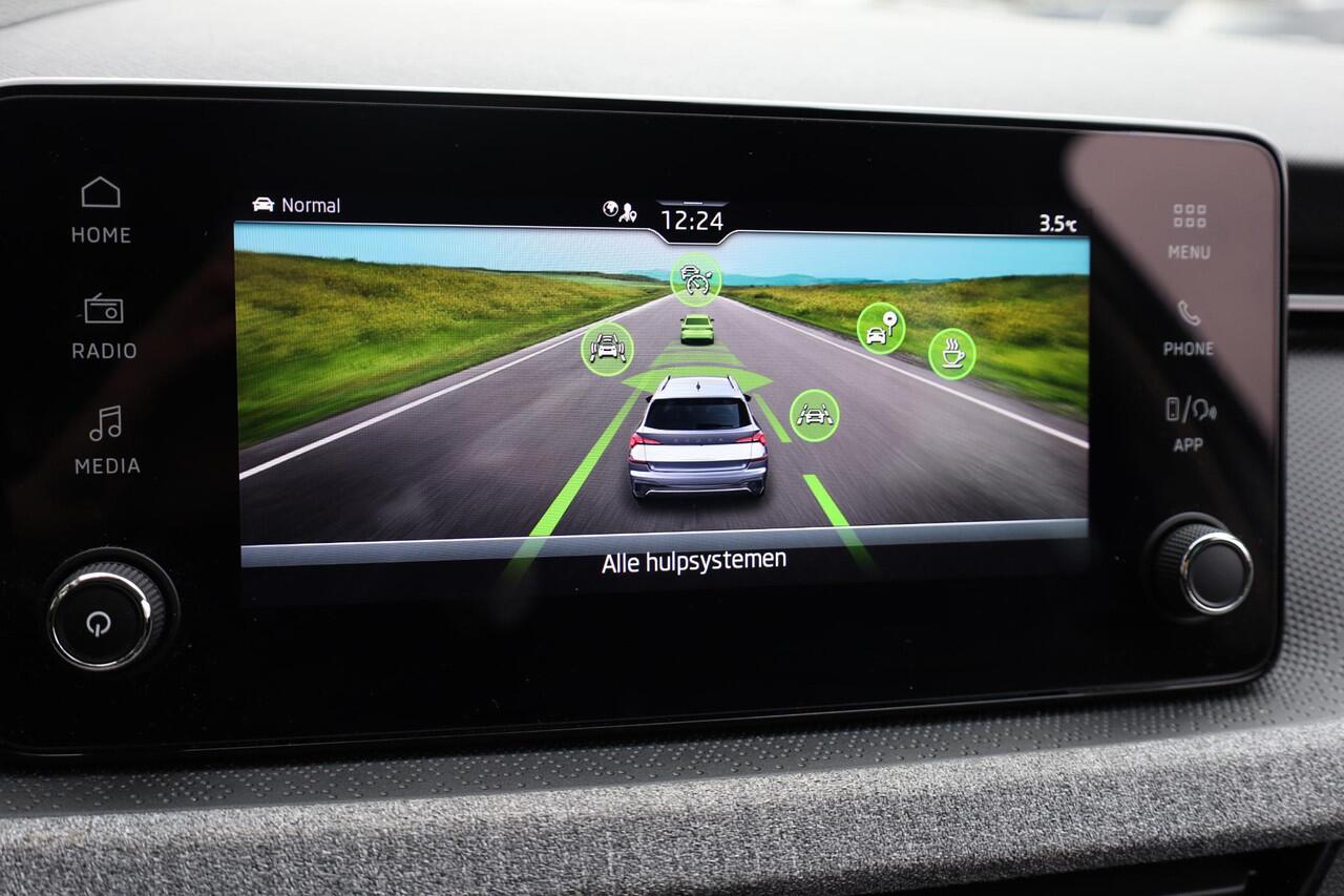 Skoda Kamiq 1.0 TSI Selection STOEL/STUURVERW. CAMERA ACC CARPLAY DAB CRUISE CLIMA LANE-ASSIST 2XPDC LMV