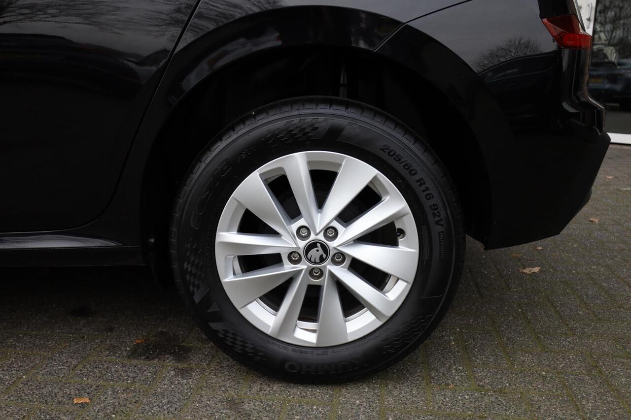Skoda Kamiq 1.0 TSI Selection STOEL/STUURVERW. CAMERA ACC CARPLAY DAB CRUISE CLIMA LANE-ASSIST 2XPDC LMV