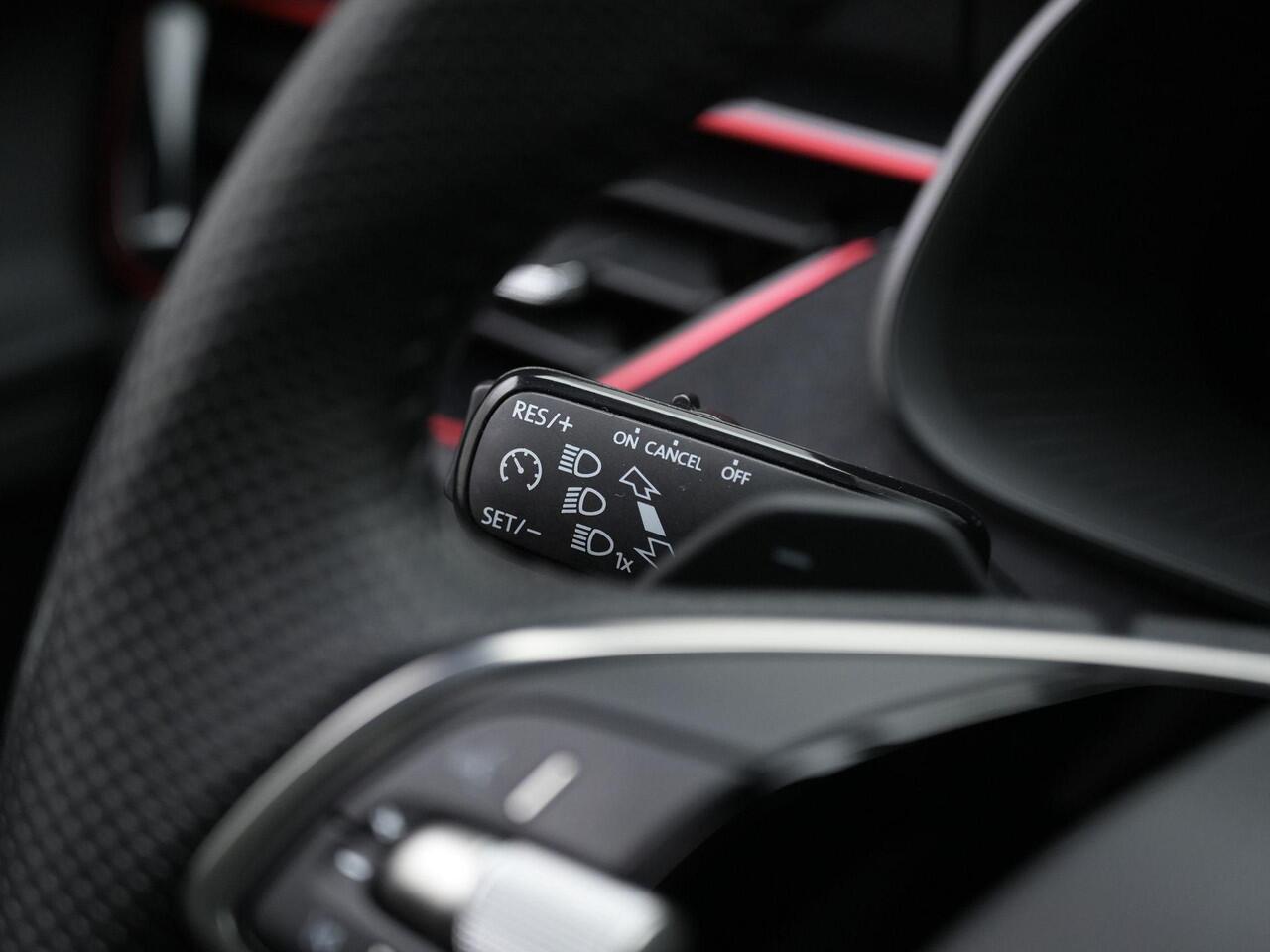 Skoda Kamiq 1.5 TSI 150 pk DSG ACT Sport Business | Adaptief onderstel | Alcantara | Achteruitrijcamera | Stoelverwarming