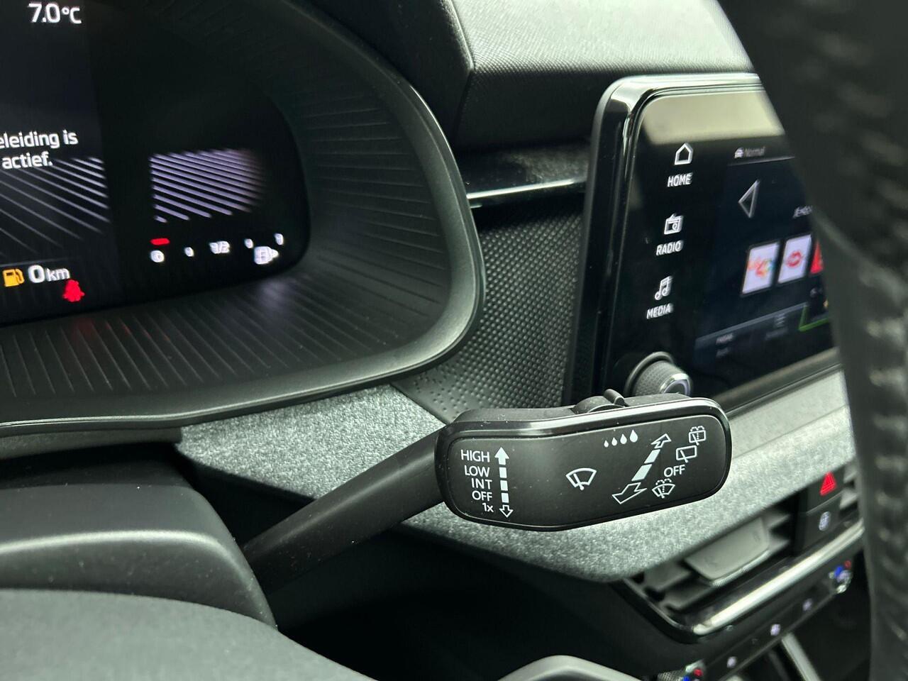 Skoda Kamiq 1.0 TSI Business Edition DSG | DEMO ! | Navigatie | Climate control | Cruise control | LED | Keyless | Achteruitrijcamera | Parkeersensoren | Apple Carplay/ Android Auto | Radio