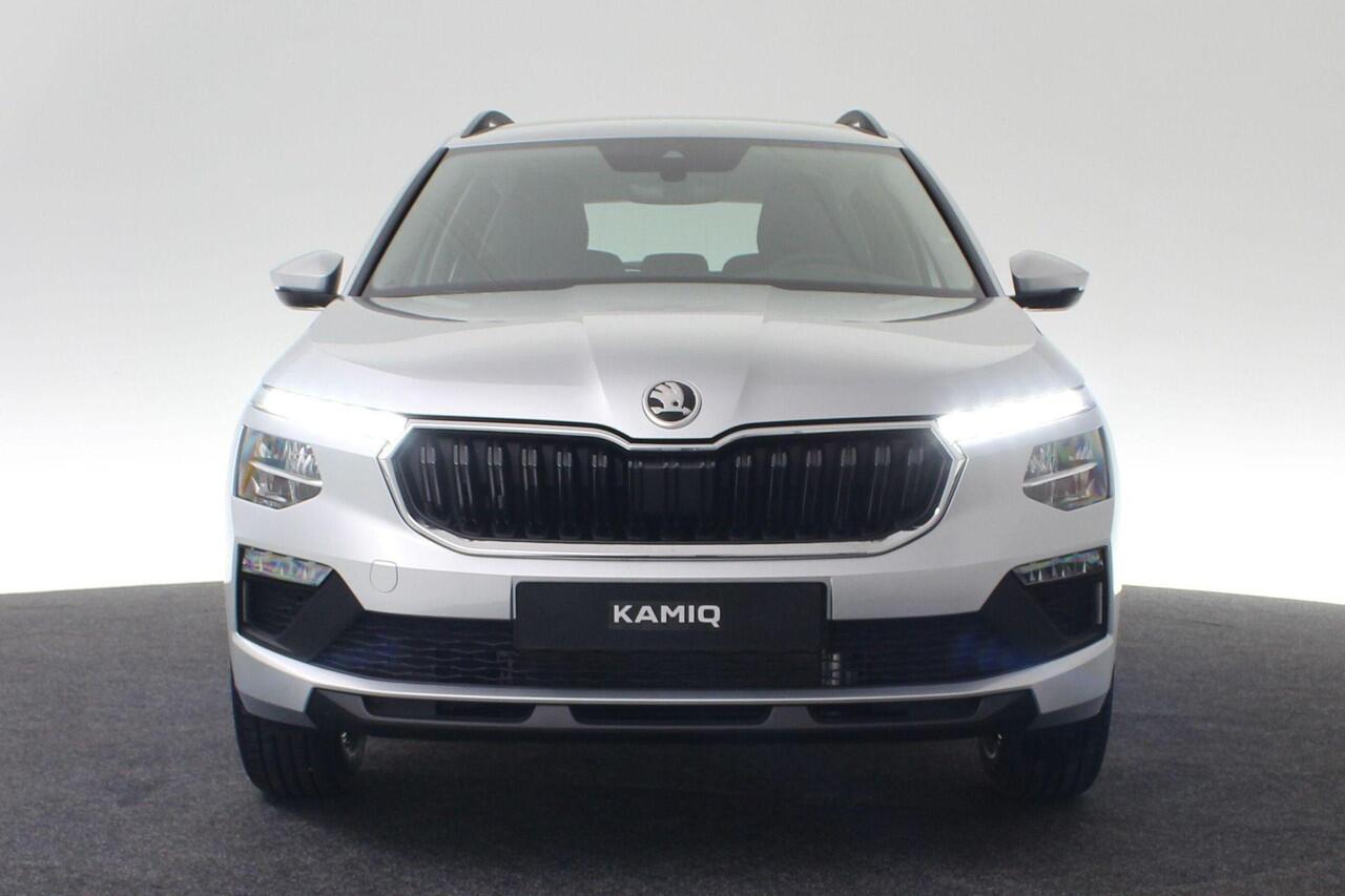 Skoda Kamiq Essence 1.5 TSI 115PK | Parkeersensoren achter | Infotainment scherm 8,25 inch | Draadloze Apple Carplay/Android Auto | 8 inch digitaal instrumentenpaneel | Verkeersborden herkenning | Cruise Control | LED verlichting