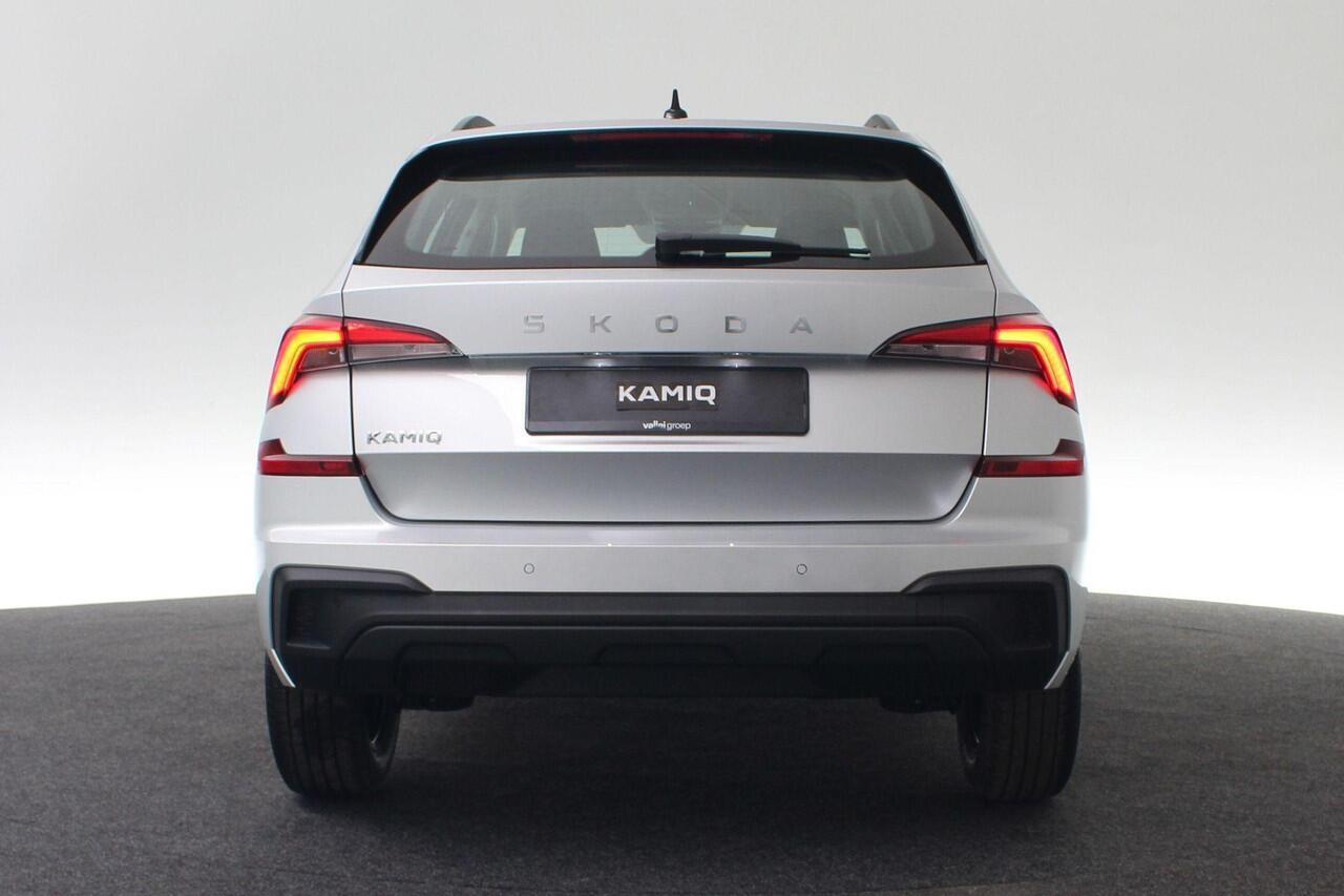 Skoda Kamiq Essence 1.5 TSI 115PK | Parkeersensoren achter | Infotainment scherm 8,25 inch | Draadloze Apple Carplay/Android Auto | 8 inch digitaal instrumentenpaneel | Verkeersborden herkenning | Cruise Control | LED verlichting
