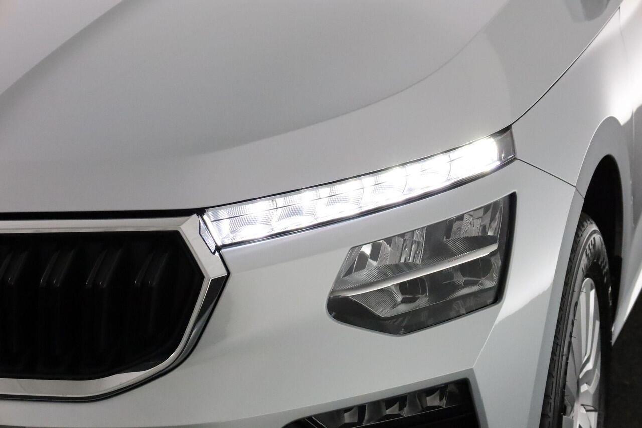 Skoda Kamiq Essence 1.5 TSI 115PK | Parkeersensoren achter | Infotainment scherm 8,25 inch | Draadloze Apple Carplay/Android Auto | 8 inch digitaal instrumentenpaneel | Verkeersborden herkenning | Cruise Control | LED verlichting