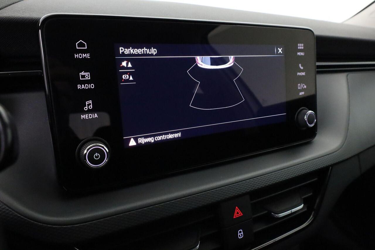 Skoda Kamiq Essence 1.5 TSI 115PK | Parkeersensoren achter | Infotainment scherm 8,25 inch | Draadloze Apple Carplay/Android Auto | 8 inch digitaal instrumentenpaneel | Verkeersborden herkenning | Cruise Control | LED verlichting