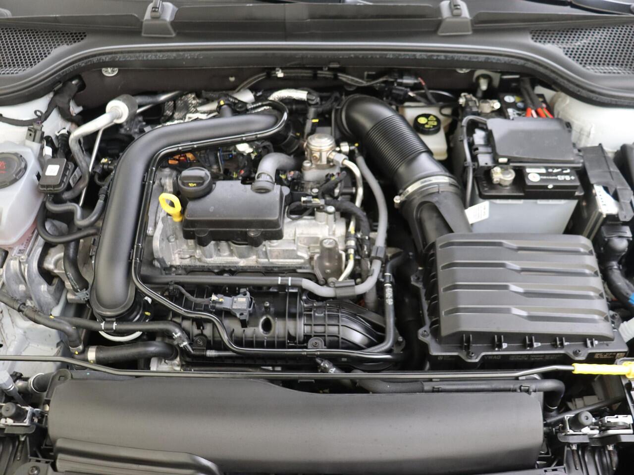 Skoda Kamiq 1.0 TSI Business Edition | Stoelverwarming | Achteruitrijcamera | Climate Control | Apple Carplay/ Android Auto