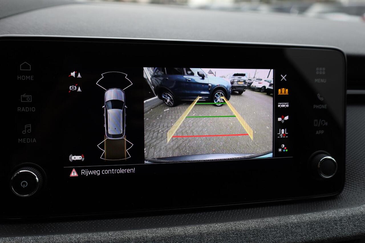 Skoda Kamiq 1.0 TSI Selection STOEL/STUURVERW. CAMERA ACC CARPLAY DAB CRUISE CLIMA LANE-ASSIST 2XPDC LMV