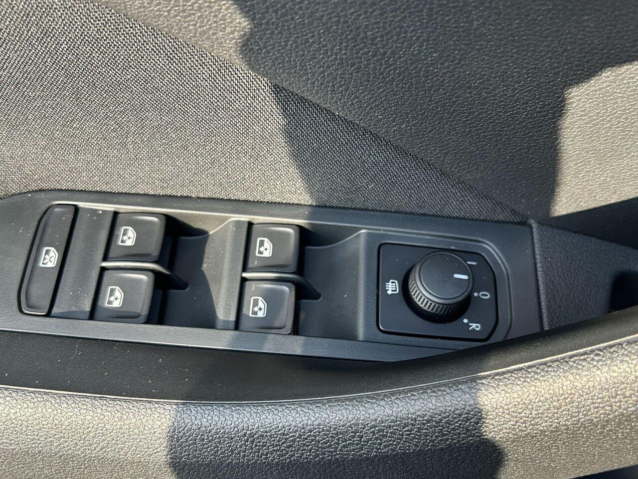 Skoda Kamiq Essence 1.0 TSI 85 kW / 115 PK SUV 6 versn. Hand Technology Pakket | 1500,- euro inruilpremie | Privatelease 359,- PER MAAND!!