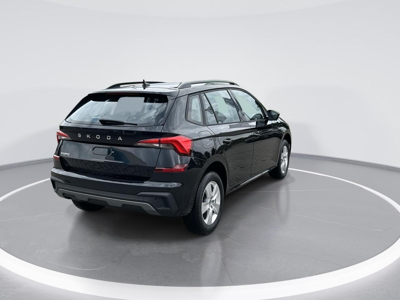 Skoda Kamiq Selection 1.0 TSI 85 kW / 115 PK SUV 6 versn. Hand | Trekhaak, wegklapbaar | Black Magic | Private Lease ¤372,- | 3000,- inruilvoordeel!!