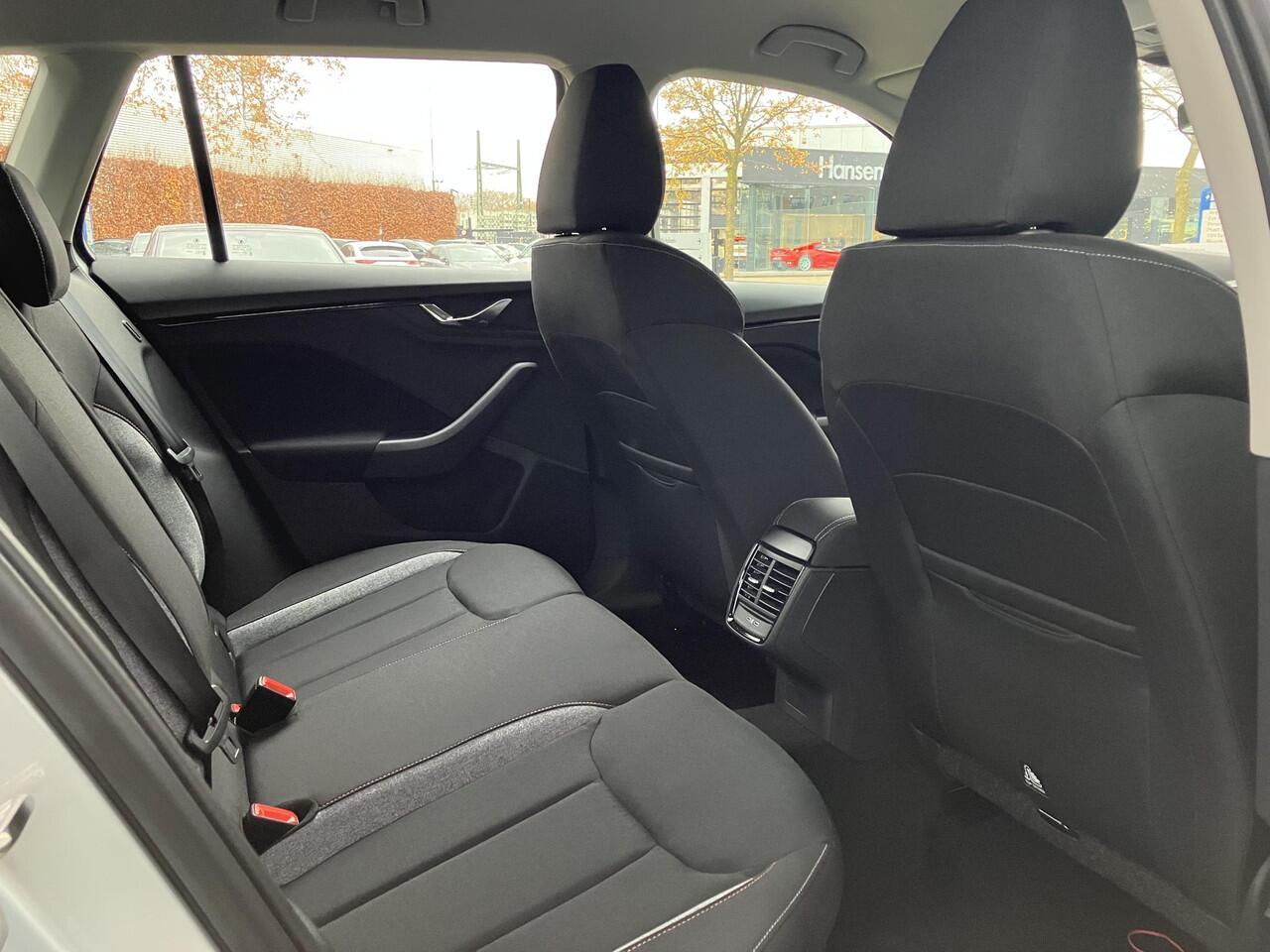 Skoda Kamiq Selection 1.0 TSI 115 PK SUV | 16" Lichtmetalen velgen | Apple Carplay/Android Auto | Climate controle |