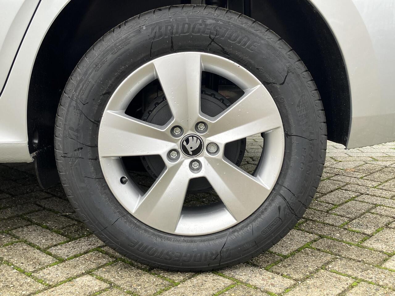 Skoda Kamiq Selection 1.0 TSI 115 PK SUV | 16" Lichtmetalen velgen | Apple Carplay/Android Auto | Climate controle |