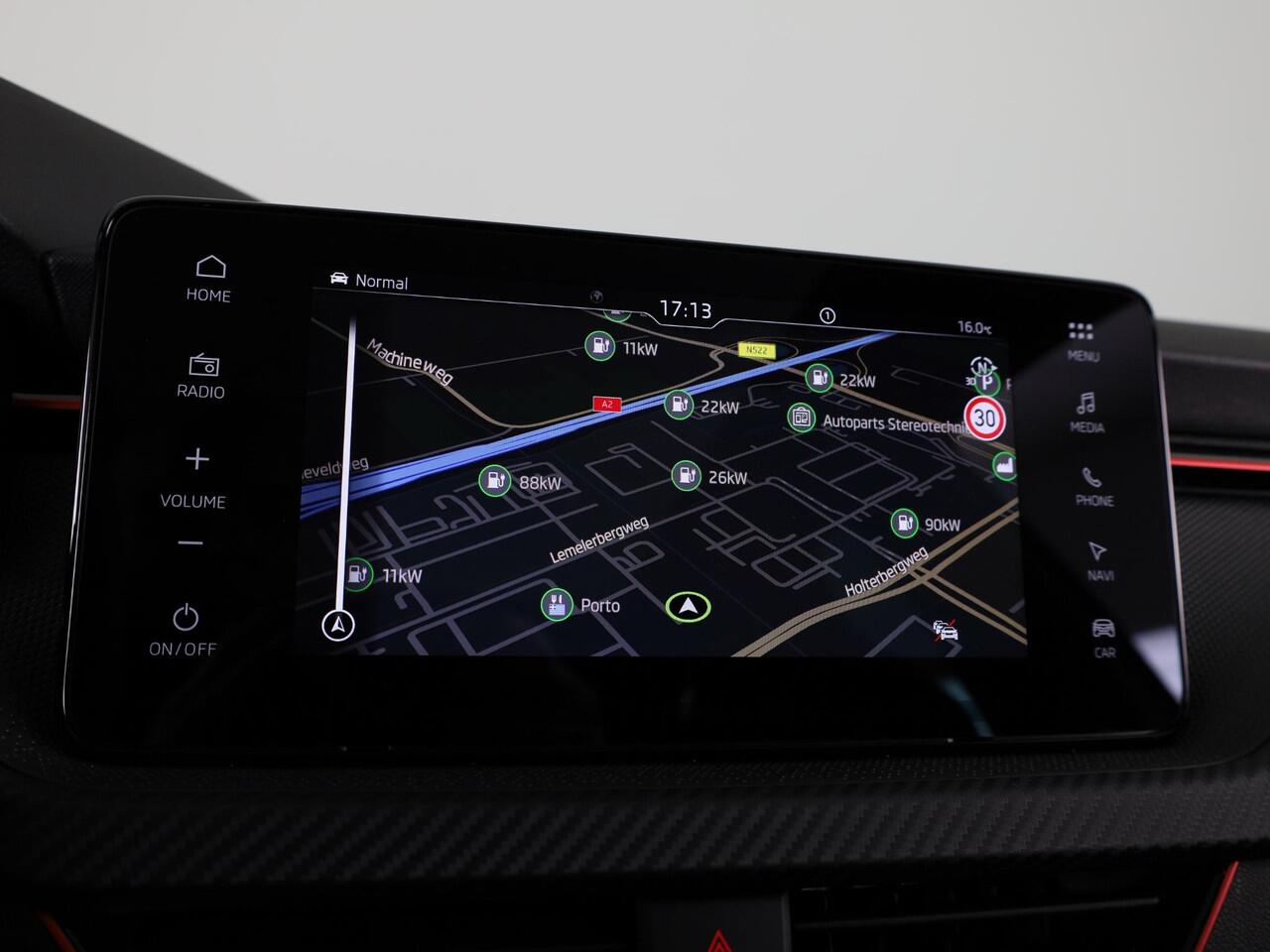 Skoda Kamiq Monte Carlo 1.0 TSI 115 pk 7 versn. DSG | Navigatie Pakket | Travel Assist Plus | Wegklapbare trekhaak | Winter Pakket | Charging | 18 inch lichtmetalen velgen