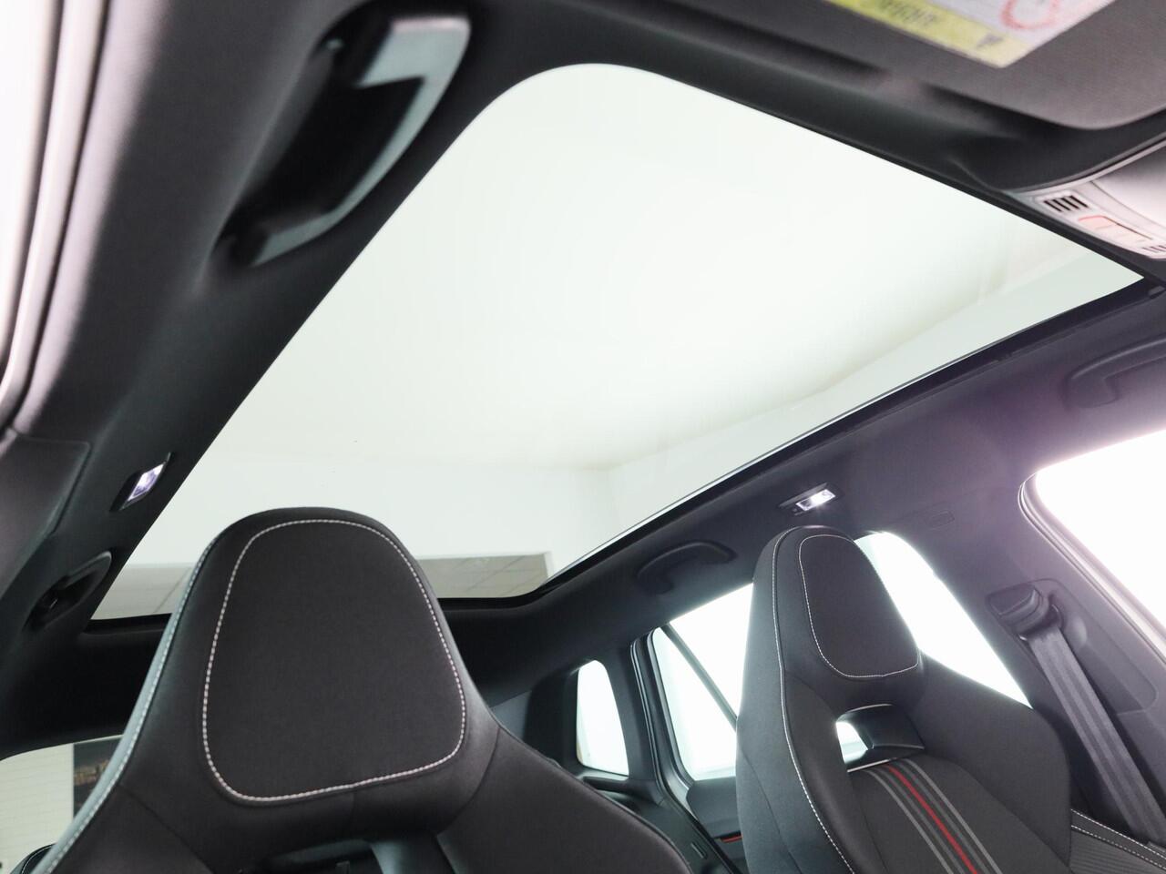 Skoda Kamiq Monte Carlo 1.0 TSI 115 pk 7 versn. DSG | Navigatie Pakket | Travel Assist Plus | Wegklapbare trekhaak | Winter Pakket | Charging | 18 inch lichtmetalen velgen