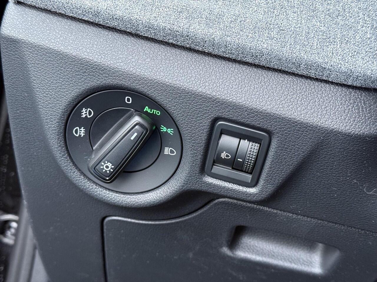 Skoda Kamiq Selection 1.0 TSI 115 PK DSG Automaat | Trekhaak | Adapt. Cruise control | 17" Lichtmetalen velgen |