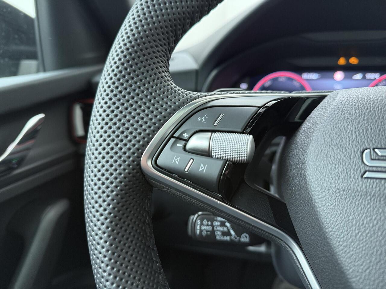 Skoda Kamiq Monte Carlo 1.0 TSI 115 PK DSG | Automaat | Travel Assist | Winterpakket | 17" Lichtmetalen velgen | Adaptieve cruise control |