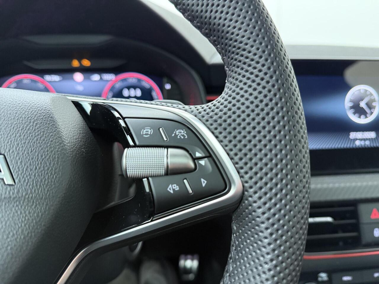 Skoda Kamiq Monte Carlo 1.0 TSI 115 PK DSG | Automaat | Travel Assist | Winterpakket | 17" Lichtmetalen velgen | Adaptieve cruise control |