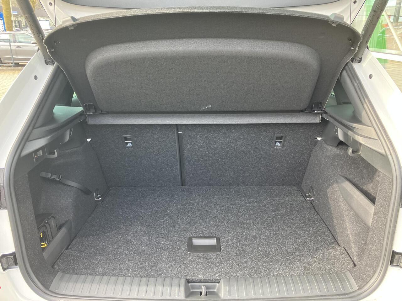 Skoda Kamiq Monte Carlo 1.0 TSI 115 PK DSG | Trekhaak | Winterpakket | 17" Lichtmetalen velgen | Zwart dak |