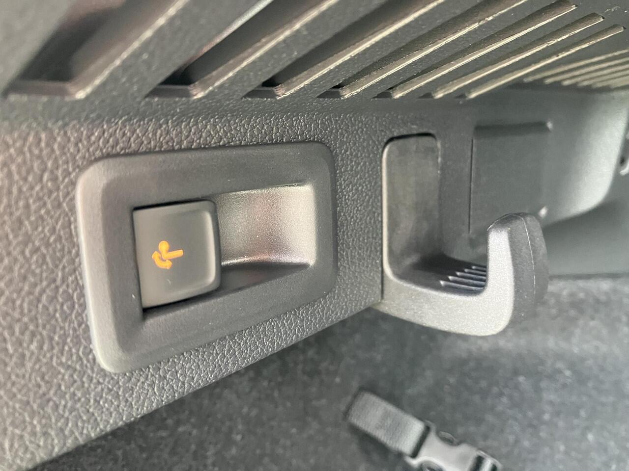 Skoda Kamiq Monte Carlo 1.0 TSI 115 PK DSG | Trekhaak | Winterpakket | 17" Lichtmetalen velgen | Zwart dak |