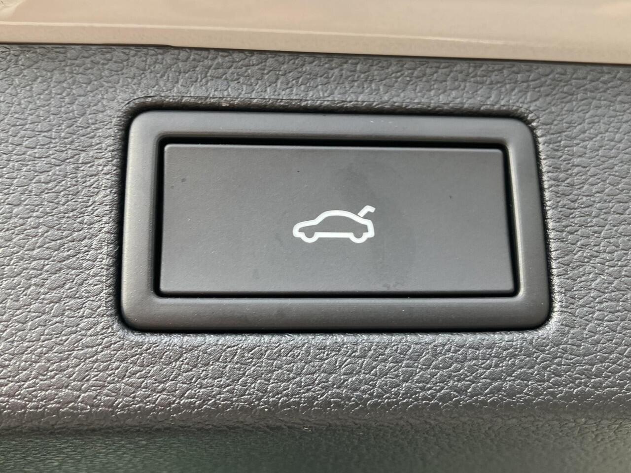 Skoda Kamiq Monte Carlo 1.0 TSI 115 PK DSG | Trekhaak | Winterpakket | 17" Lichtmetalen velgen | Zwart dak |