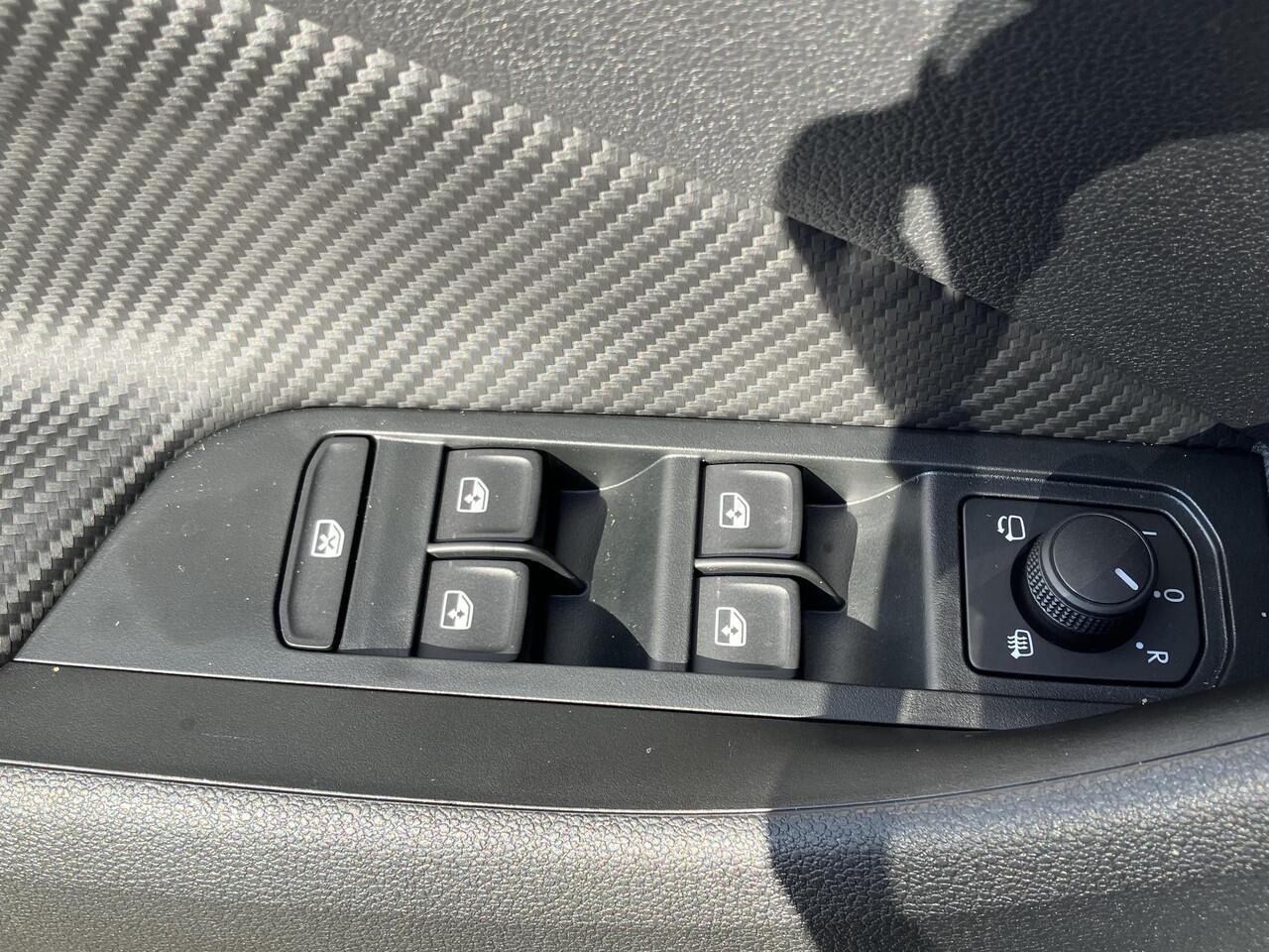 Skoda Kamiq Monte Carlo 1.0 TSI 115 PK | Winterpakket | 18" Lichtmetalen velgen | Adaptieve cruise control | Zwart dak |