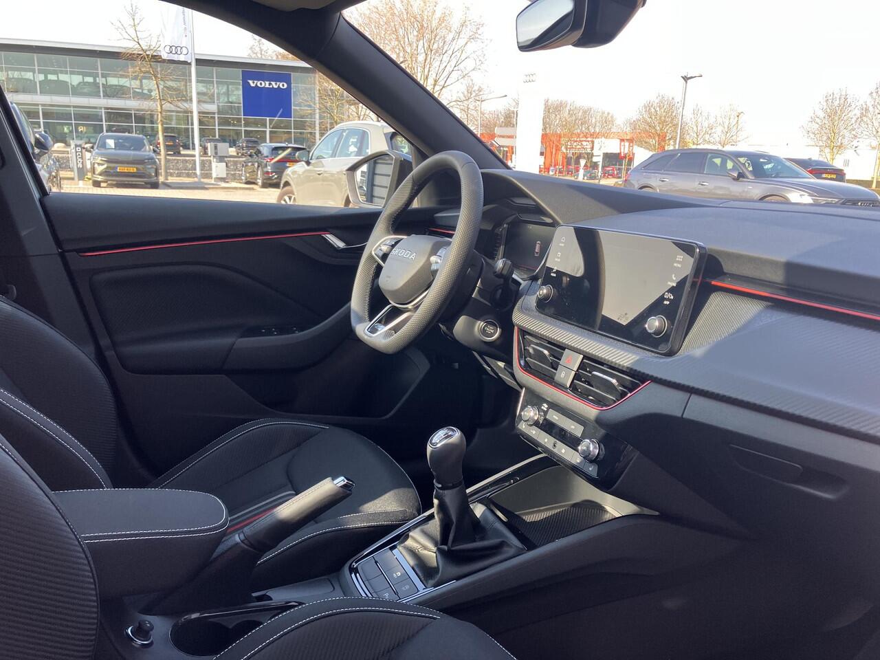 Skoda Kamiq Monte Carlo 1.0 TSI 115 PK | Winterpakket | 18" Lichtmetalen velgen | Adaptieve cruise control | Zwart dak |