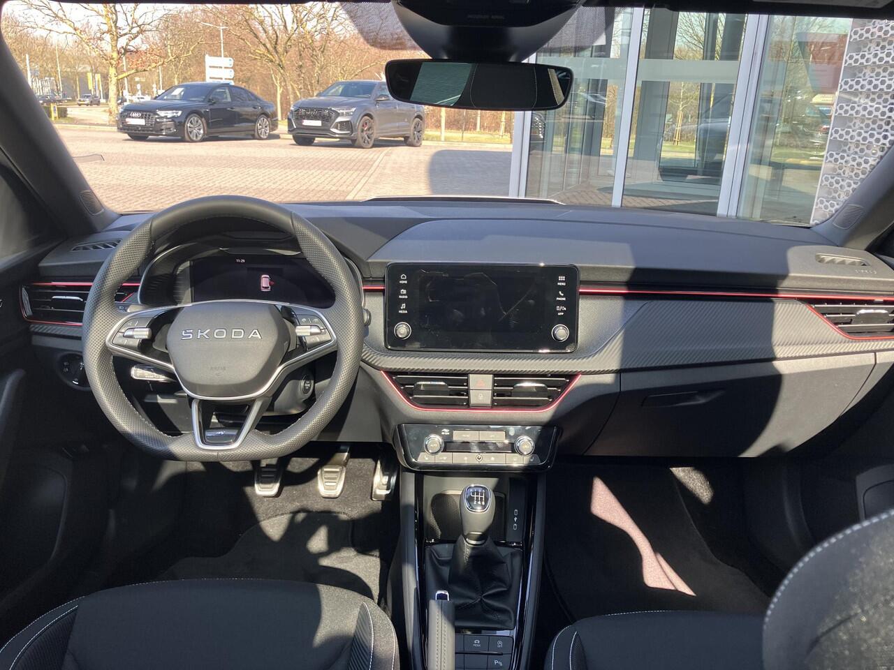 Skoda Kamiq Monte Carlo 1.0 TSI 115 PK | Winterpakket | 18" Lichtmetalen velgen | Adaptieve cruise control | Zwart dak |