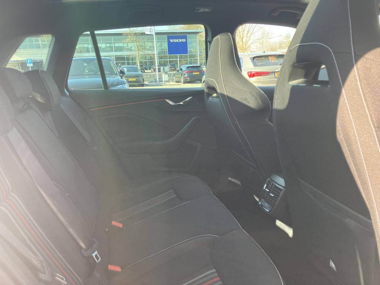 Skoda Kamiq Monte Carlo 1.0 TSI 115 PK | Winterpakket | 18" Lichtmetalen velgen | Adaptieve cruise control | Zwart dak |