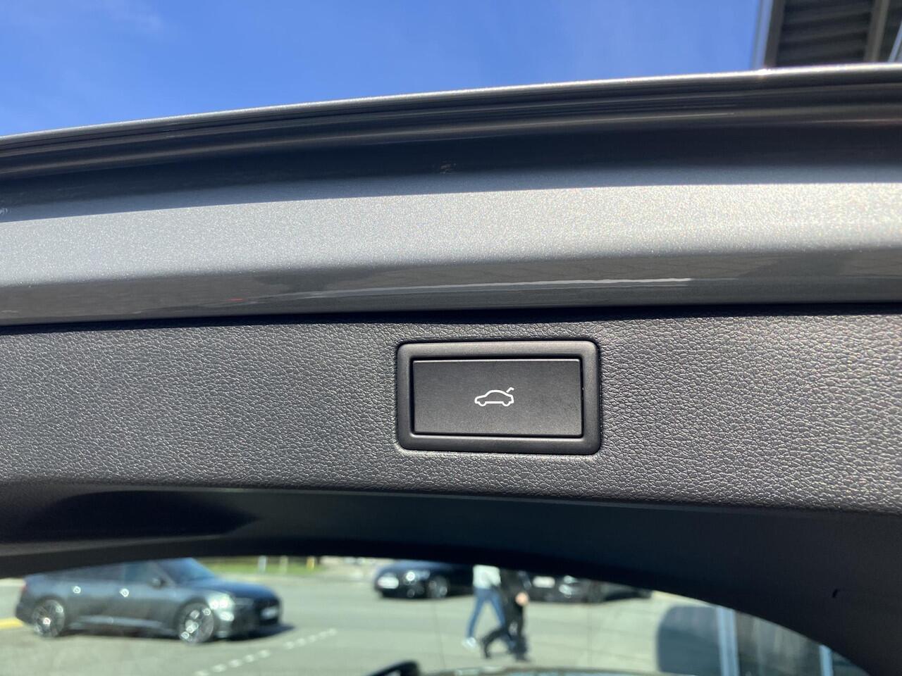 Skoda Kamiq Monte Carlo 1.0 TSI 115 PK | Winterpakket | 18" Lichtmetalen velgen | Adaptieve cruise control | Zwart dak |