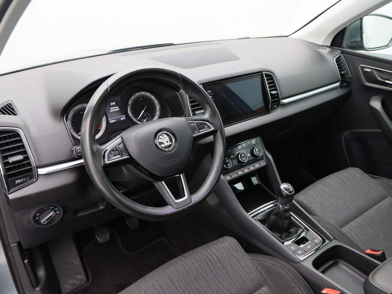 Skoda Karoq 1.5 TSi 150 Pk Style Business | Panoramadak | Canton | Trekhaak | Stoelverwarming | Adaptive Cruise | Navigatie | Carplay | Camera | 18 inch | 108.873 Km!!