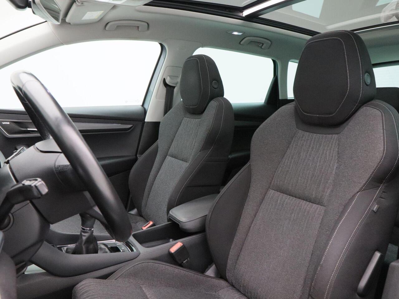 Skoda Karoq 1.5 TSi 150 Pk Style Business | Panoramadak | Canton | Trekhaak | Stoelverwarming | Adaptive Cruise | Navigatie | Carplay | Camera | 18 inch | 108.873 Km!!